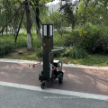 Torre de luz telescópica alimentada por bateria